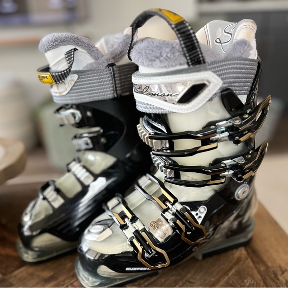 Women’s Salomon Idol 85CS size 23.5 ski boots, used twice, like new - Picture 1 of 5